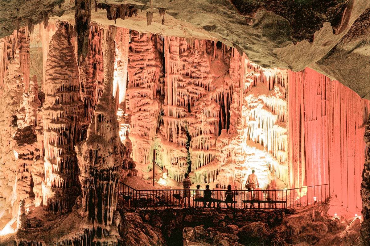 Las Grutas de García: Maravilla natural mexicana de 50 millones de años